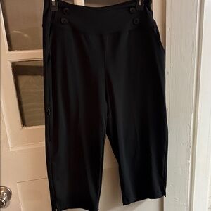 Women's Black High-Waist Buttoned Capris